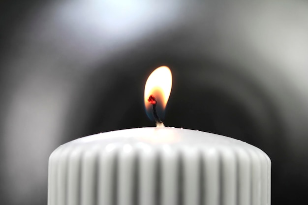 Photo close-up of burning candle