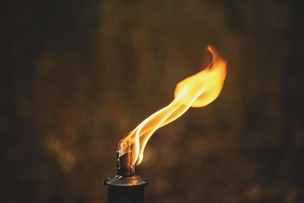 Photo close-up of burning candle