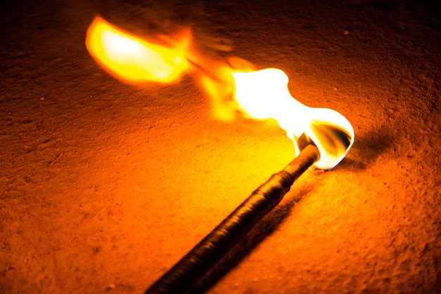 Photo close-up of burning candle