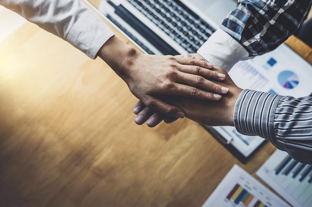 Photo close-up of business people stacking hands