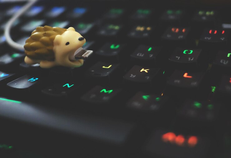Photo close-up of cable on keyboard
