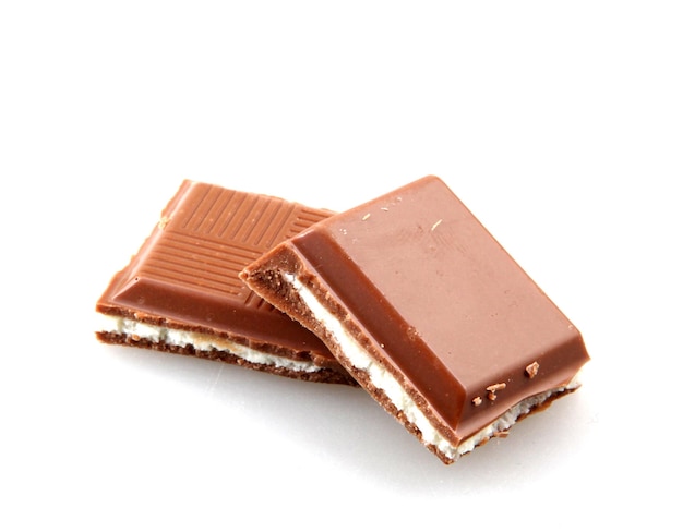 白い背景のケーキのクローズアップ