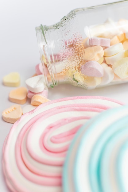 Photo close-up of cake in jar on table