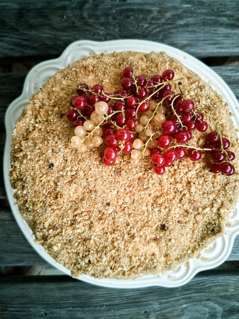 Photo close-up of cake plate on table