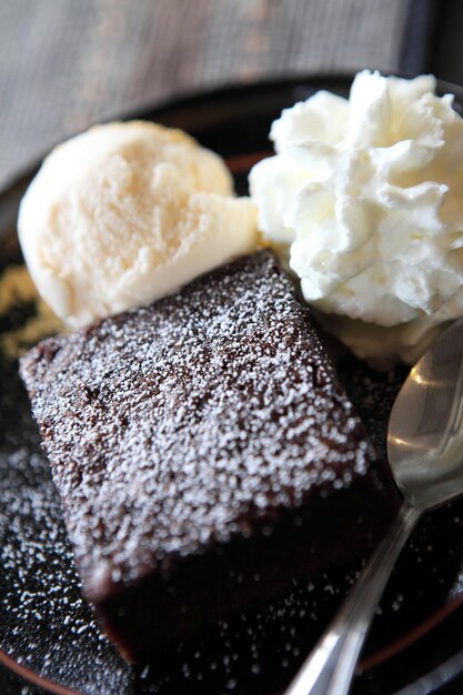 Photo close-up of cake in plate