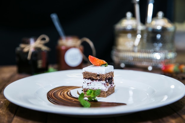 Photo close-up of cake on plate