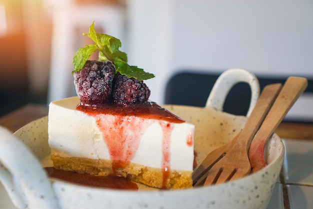 Foto prossimo piano della torta nel piatto