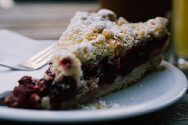 Foto prossimo piano della torta nel piatto