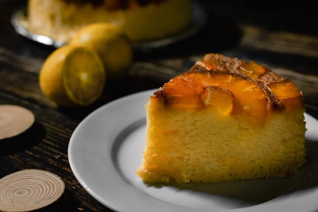 Foto prossimo piano della torta servita sul piatto