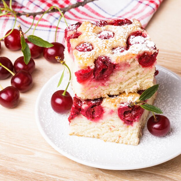 Foto close-up di una torta servita in tavola