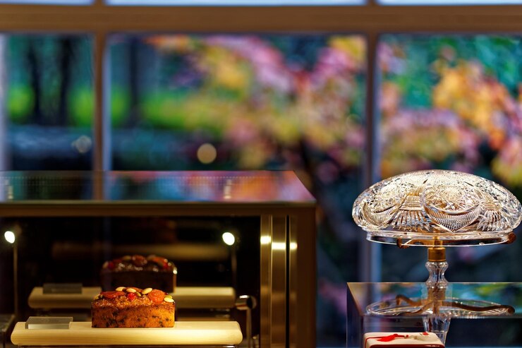Photo close-up of cake slice in oven by table