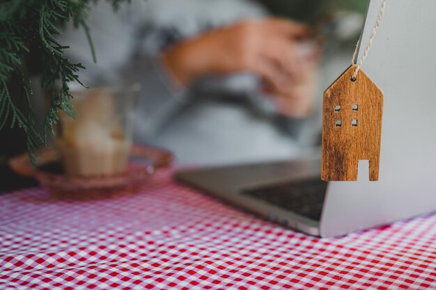 Photo close-up of cake on table