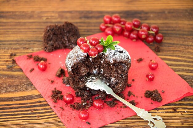 Photo close-up of cake on table