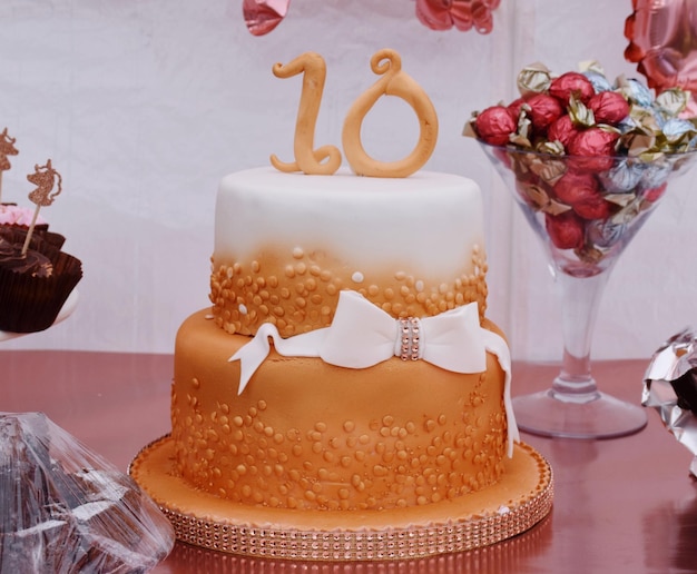 Photo close-up of cake on table