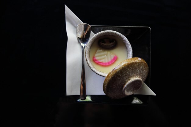 Photo close-up of cake on table