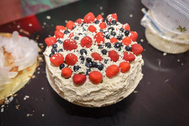 Foto prossimo piano della torta sul tavolo