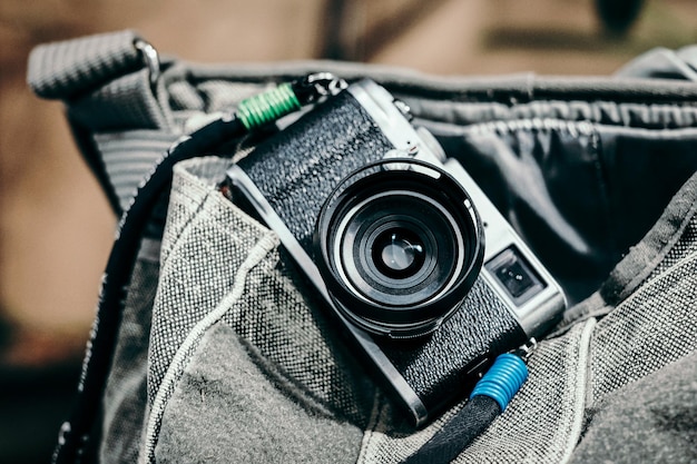 Photo close-up of camera on bag