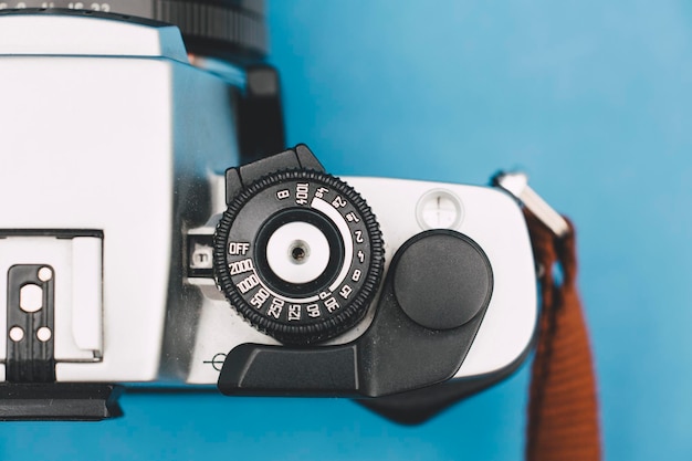 Photo close-up of camera on blue background