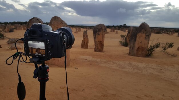 Photo close-up of camera in the desert