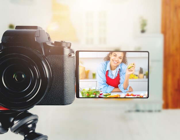 Photo close-up of camera on table