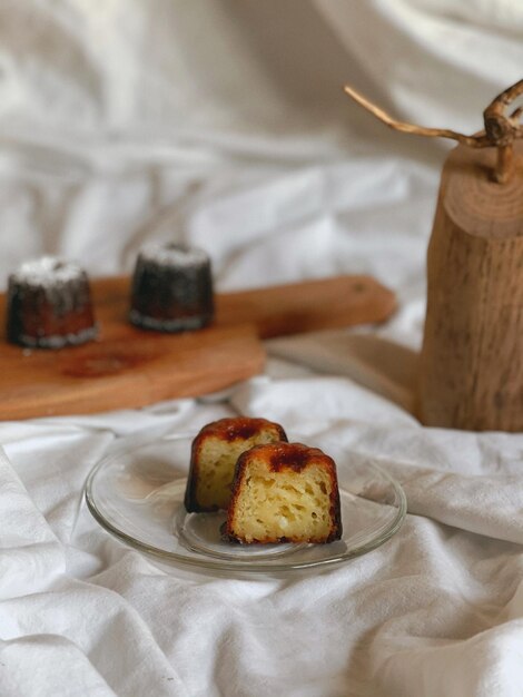 Photo close-up of canele served on table