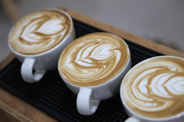 Photo close-up of cappuccino on table