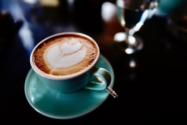 Foto close-up di un cappuccino