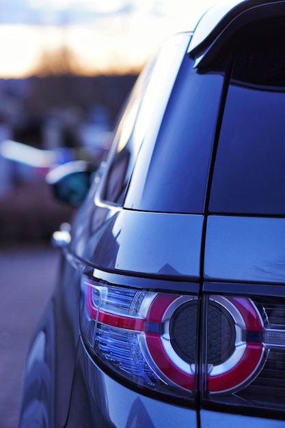 Photo close-up of car on street