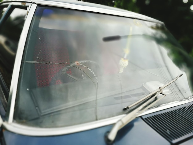 Photo close-up of cars windshield