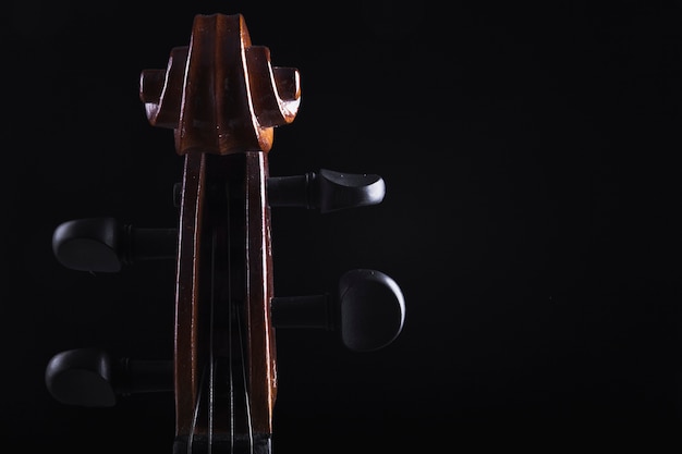 Foto scatola di pioli per violoncello di primo piano