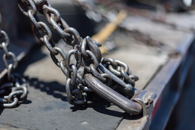 Photo close-up of chain hanging outdoors