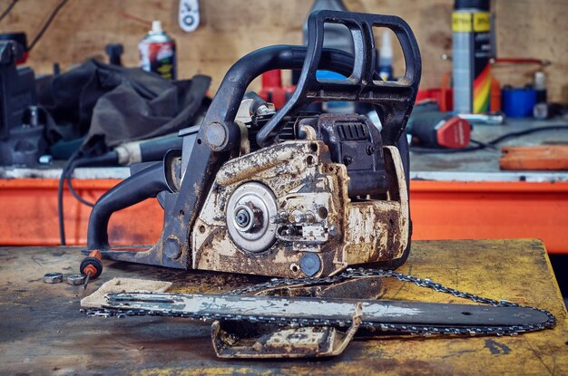 Photo close-up of chainsaw