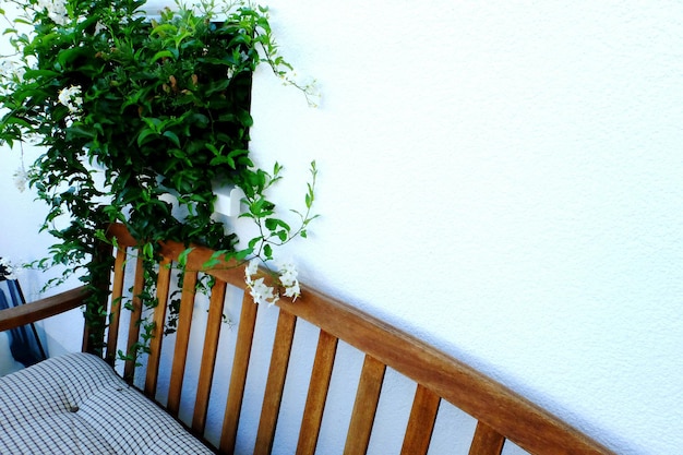 Photo close-up of chair on table