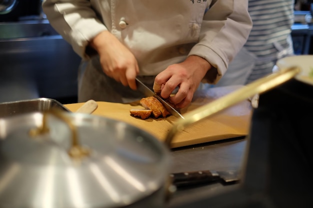 キッチンのシェフのクローズアップ