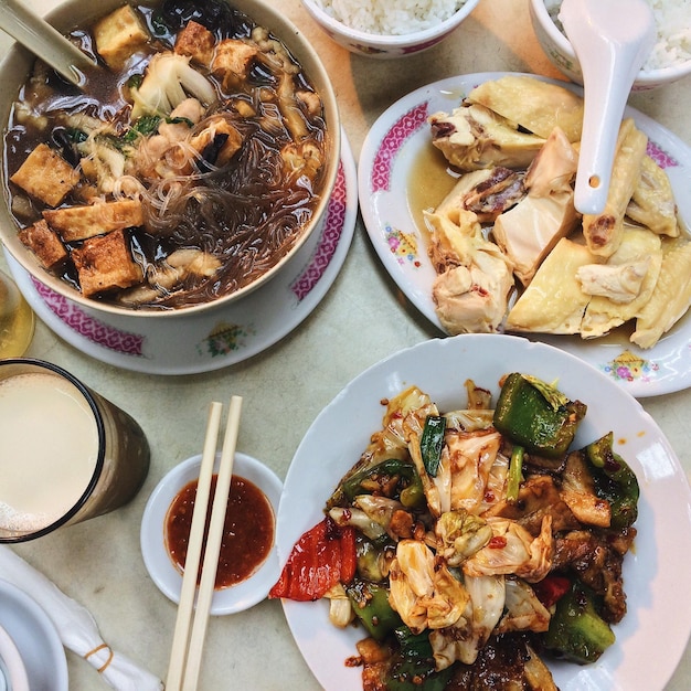 Photo close-up of chinese food on table