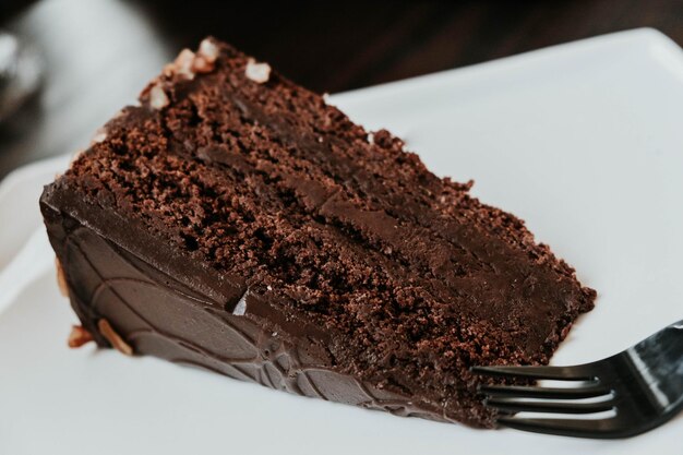 Foto close-up di una torta di cioccolato in piatto