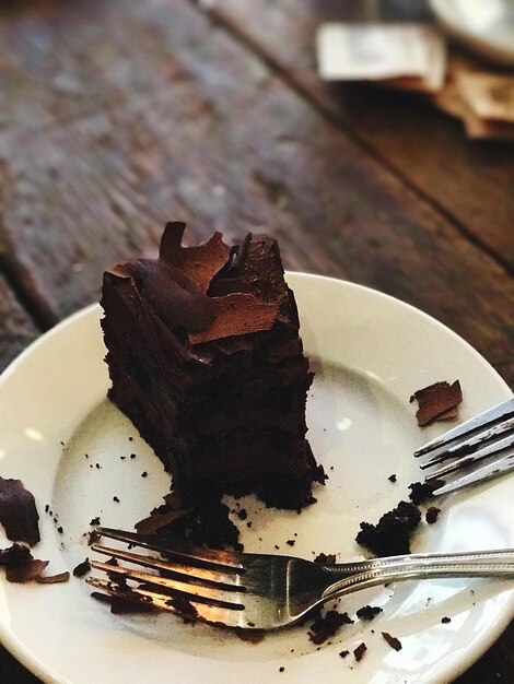 Photo close-up of chocolate cake in plate