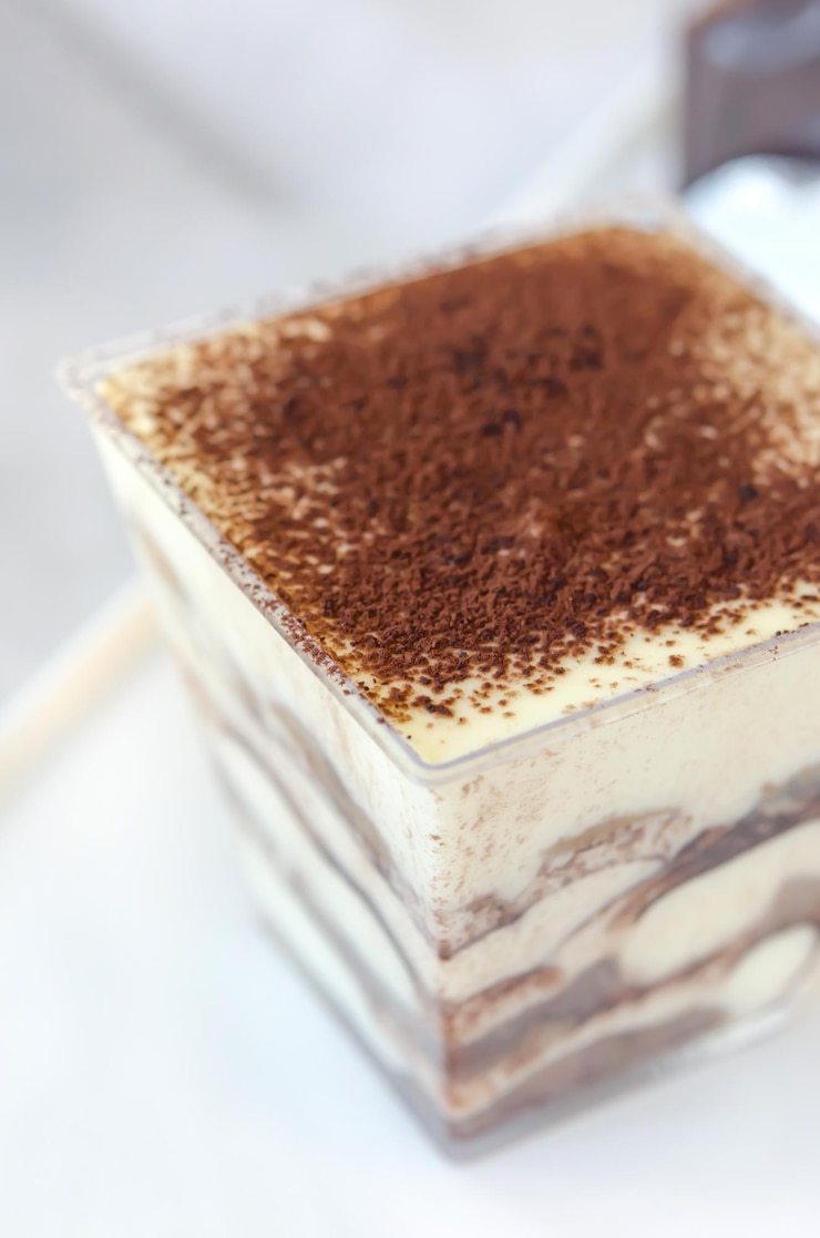 Photo テーブル上のチョコレートケーキのクローズアップ