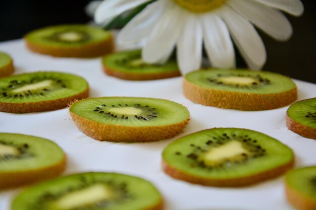 Photo close-up of chopped fruits on table