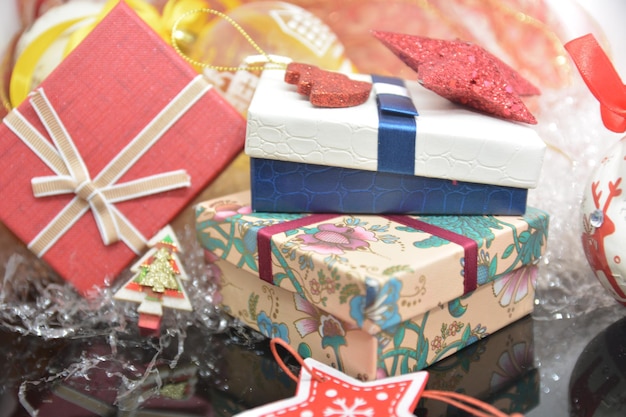 Foto close-up della decorazione natalizia nella scatola