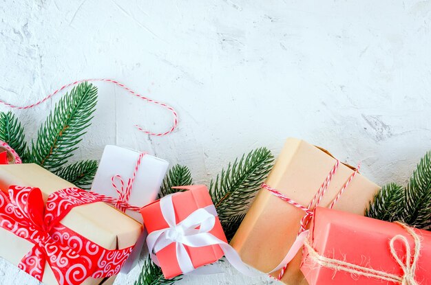 箱の中のクリスマスの装飾のクローズアップ