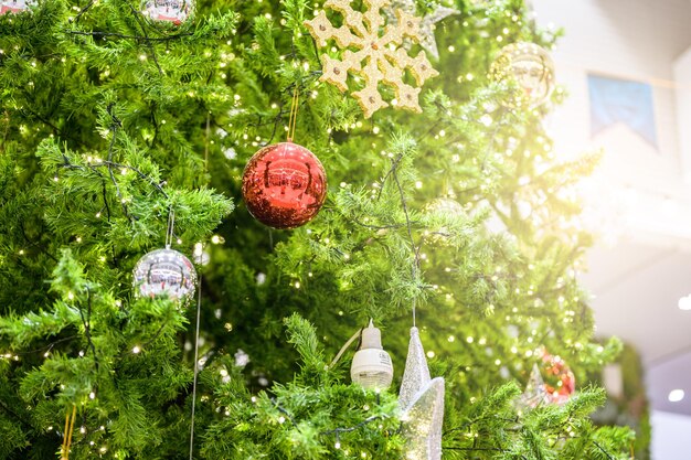 Photo close-up of christmas decoration hanging on tree