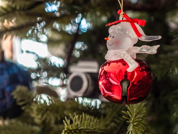 Photo close-up of christmas decoration hanging on tree