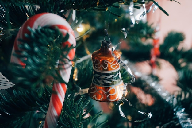 Photo close-up of christmas decoration on tree