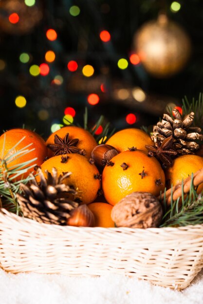 Photo close-up of christmas decorations in basket