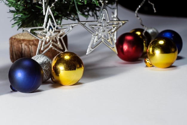 テーブルのクリスマス装飾のクローズアップ