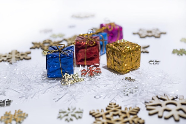 テーブルのクリスマス装飾のクローズアップ
