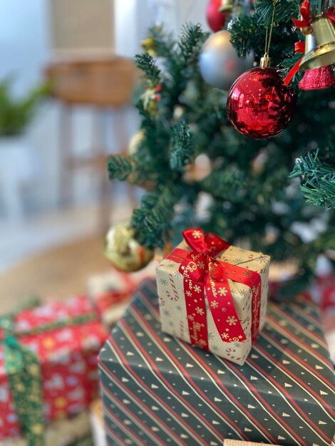 Photo close-up of christmas decorations on table