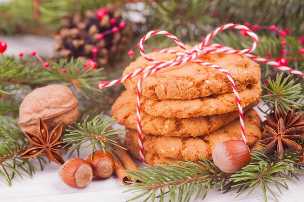 テーブルのクリスマス装飾のクローズアップ
