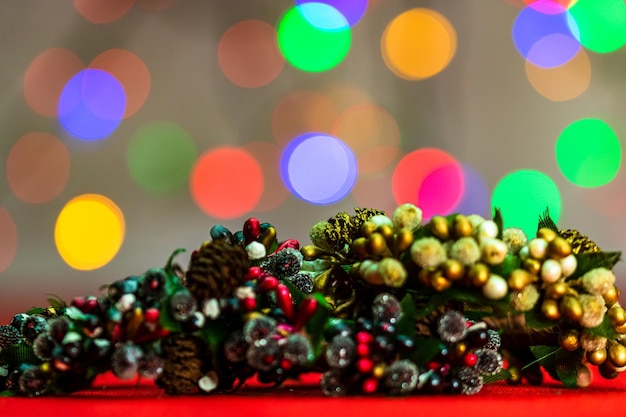 Foto close-up delle decorazioni natalizie sull'albero